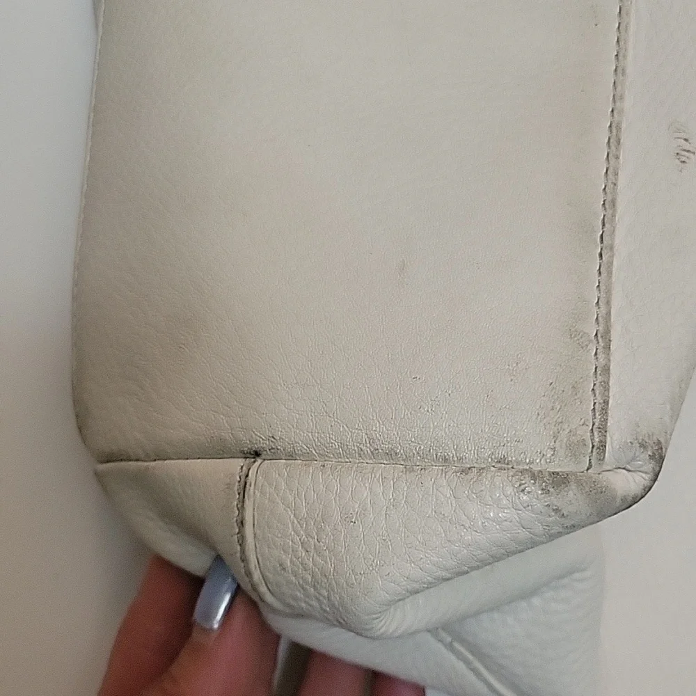 Tory Burch Meyer Plaque Pebbled Cream‎ Leather Tote. Old Money Quiet Luxury. - Picture 12 of 13